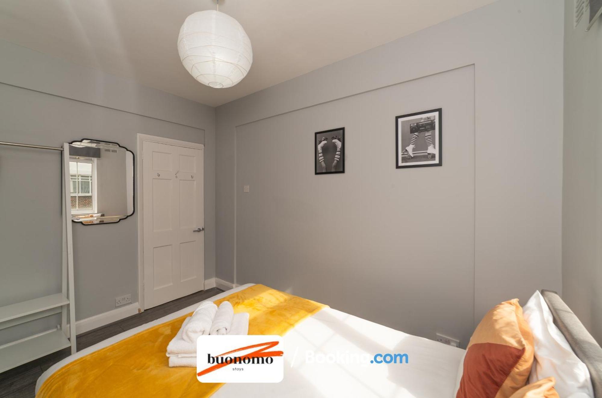 Two Bedroom Apartment By Buonomo Stays Short Lets & Serviced Accommodation With Balcony London Exteriör bild
