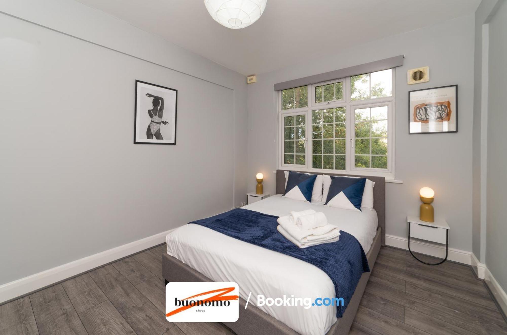 Two Bedroom Apartment By Buonomo Stays Short Lets & Serviced Accommodation With Balcony London Exteriör bild