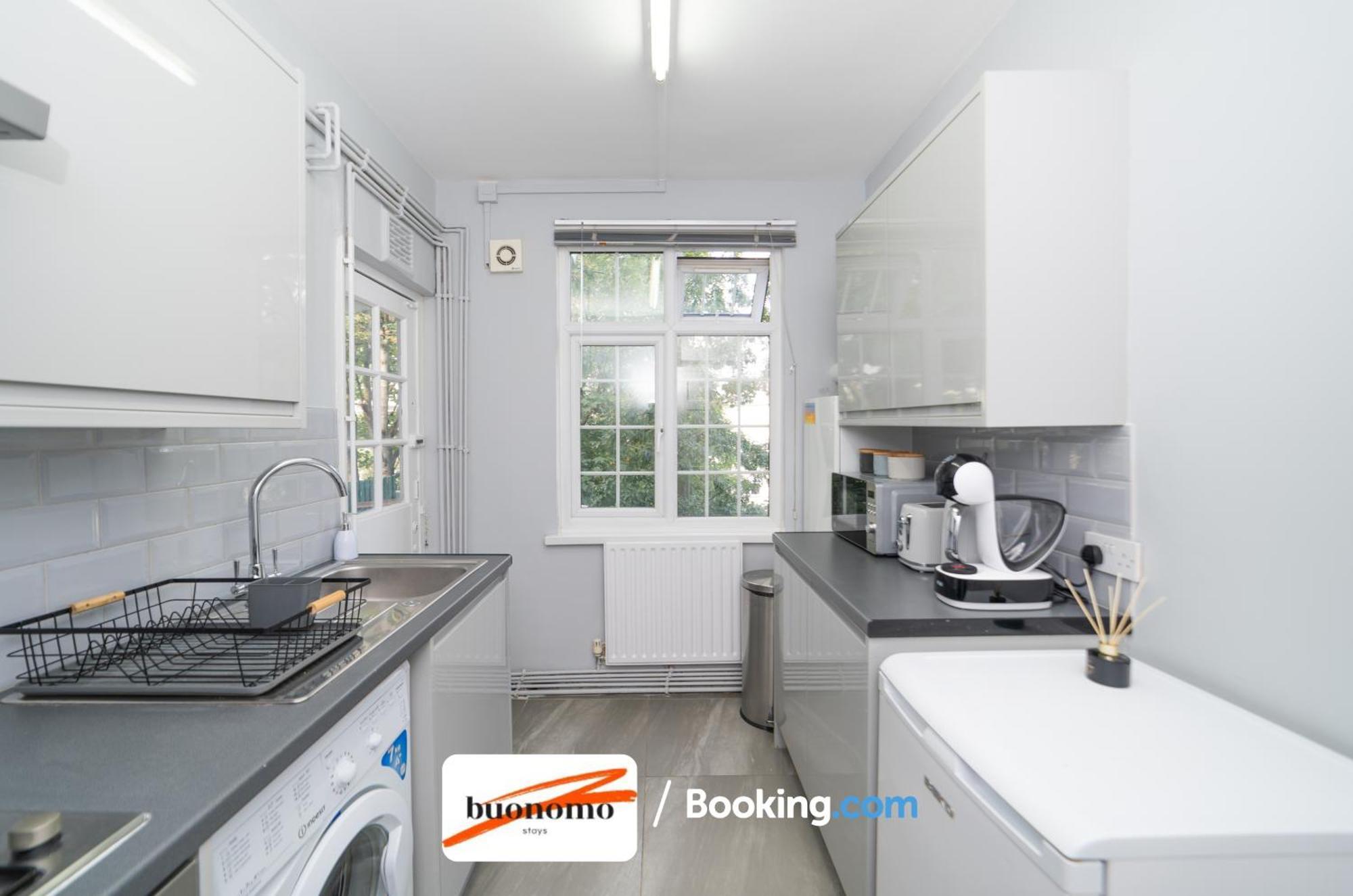 Two Bedroom Apartment By Buonomo Stays Short Lets & Serviced Accommodation With Balcony London Exteriör bild