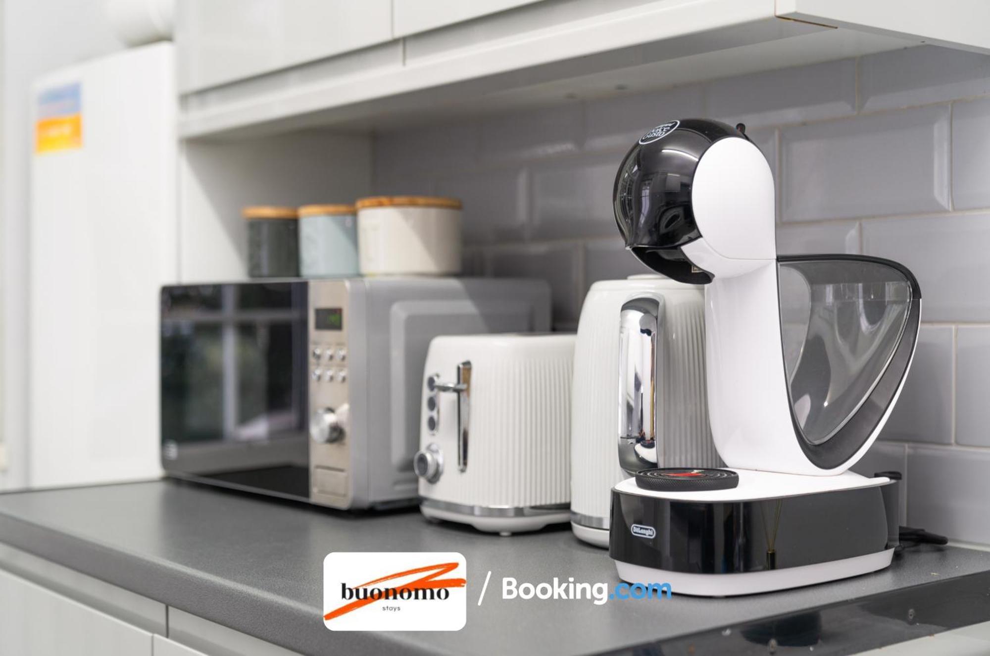 Two Bedroom Apartment By Buonomo Stays Short Lets & Serviced Accommodation With Balcony London Exteriör bild