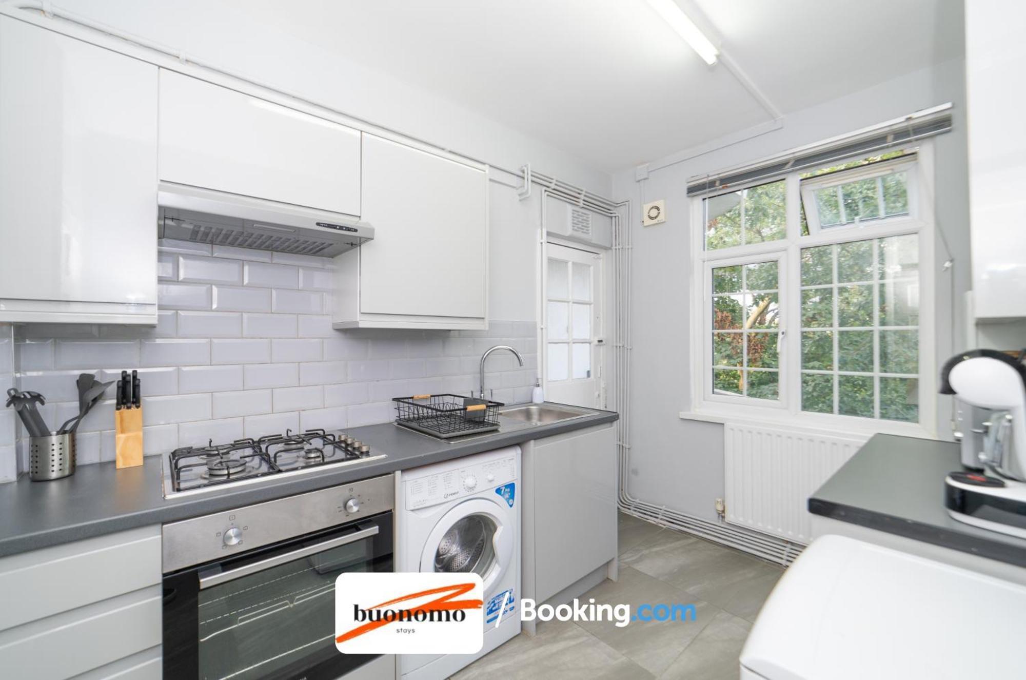 Two Bedroom Apartment By Buonomo Stays Short Lets & Serviced Accommodation With Balcony London Exteriör bild
