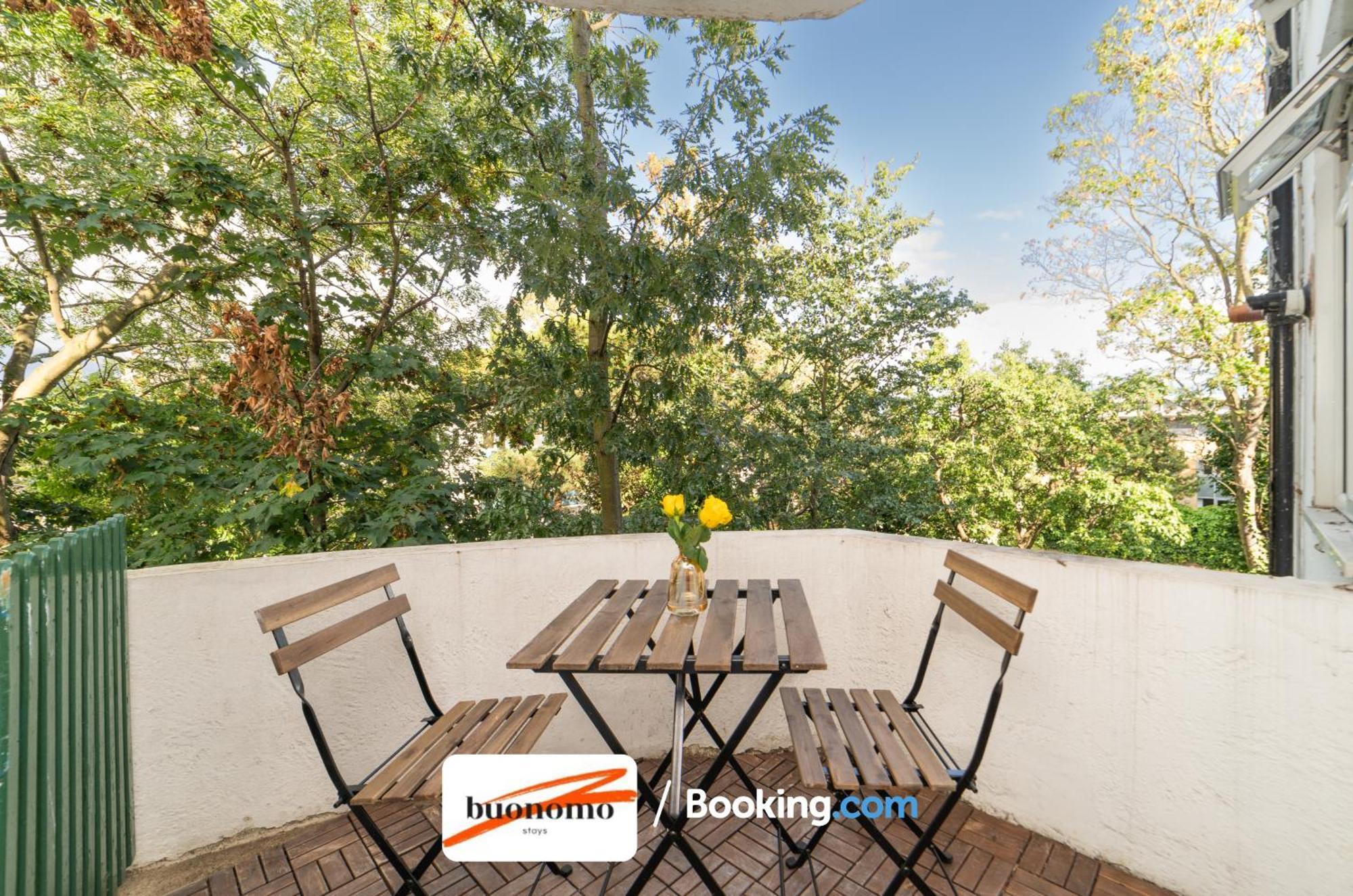 Two Bedroom Apartment By Buonomo Stays Short Lets & Serviced Accommodation With Balcony London Exteriör bild